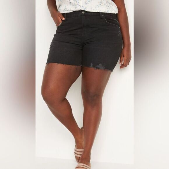 NWT Old Navy Plus Size High Waist Slouchy Straight Black Denim Shorts - Size 26 - Picture 1 of 11
